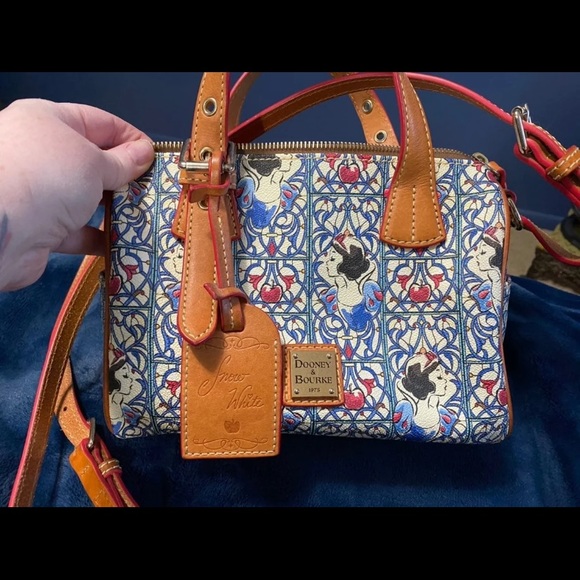 Dooney and Bourke Disney Snow White purse - Picture 3 of 10